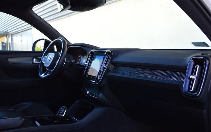 Volvo XC 40 cena 124900 przebieg: 87000, rok produkcji 2018 z Szadek małe 704
